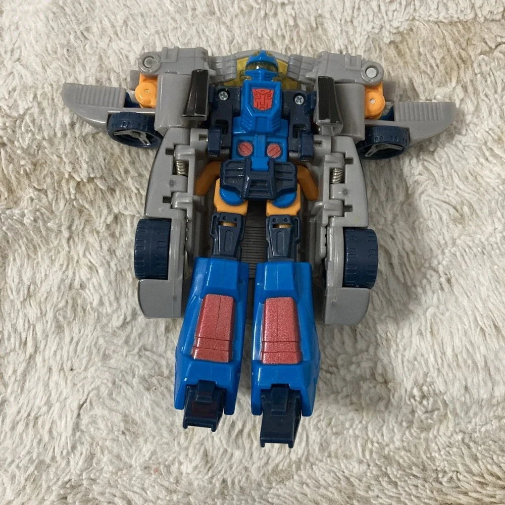 Hasbro Transformers Armada Blurr (No Accessories) &‎ a Posed Bumblebee